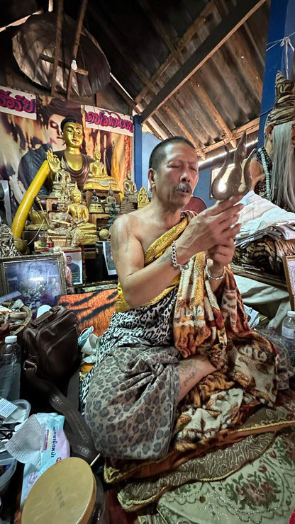 KUMAN THONG LOOK KROK - MONASTERO DEL CIMITERO DI LAMPANG