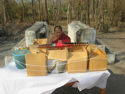 KUMAN THONG LOOK KROK - MONASTERO DEL CIMITERO DI LAMPANG