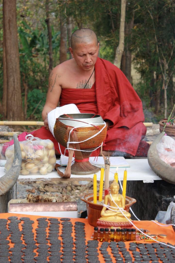 KUMAN THONG LOOK KROK - MONASTERO DEL CIMITERO DI LAMPANG